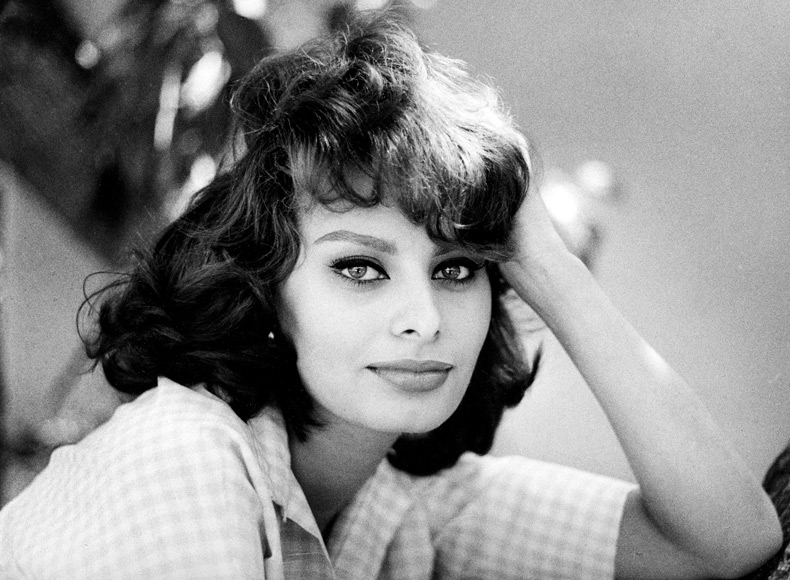 ภาพถ่ายของ Sophia Loren ในวัยหนุ่มของเธอ