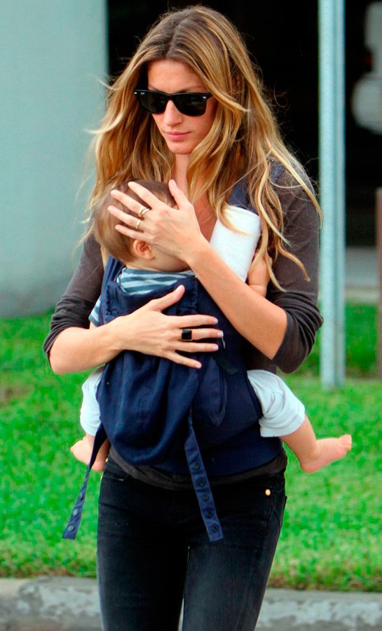 นางแบบสาว Gisele Bündchen ถ่ายกับลูก