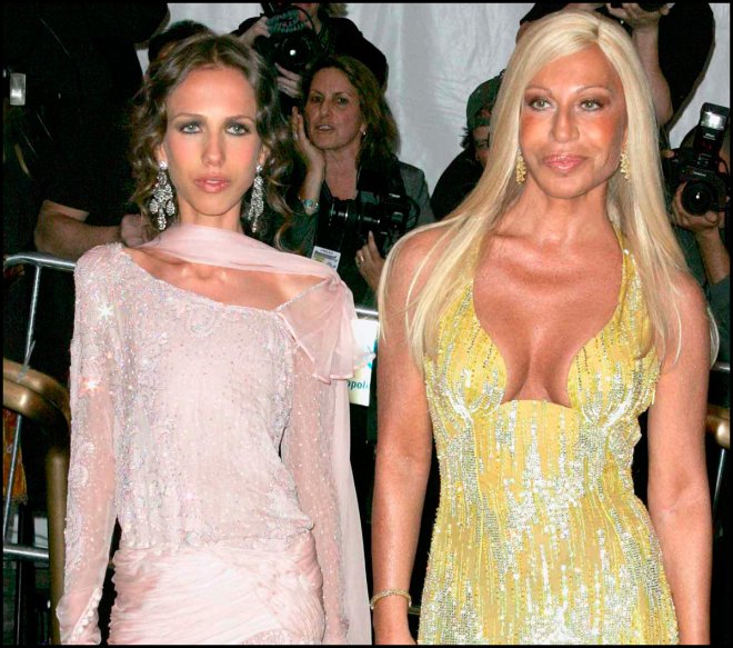 Donatella และ Allegra Versace