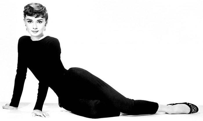 นักแสดงหญิง Audrey Hepburn และรูปถ่ายแฟลตบัลเล่ต์ที่มีสไตล์