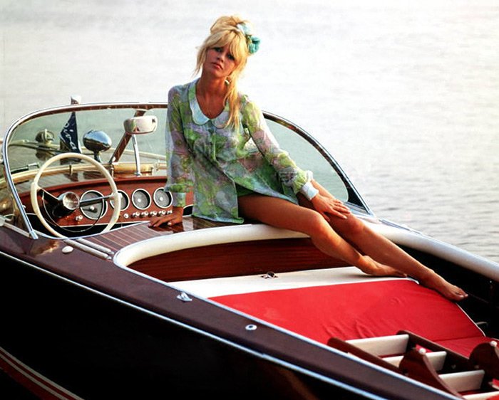 ภาพถ่ายของ Brigitte Bardot บนเรือ