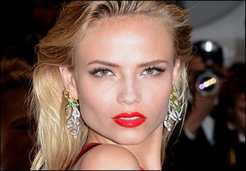 Natasha Poly ภาพถ่ายและชีวประวัติที่ดีที่สุด