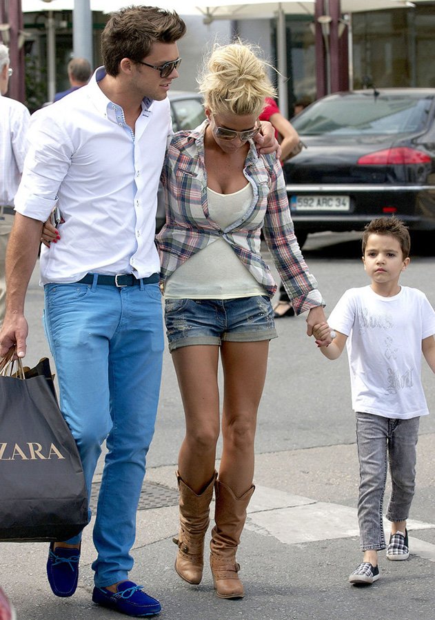 Katie Price ถ่ายรูปกับลูกน้อย