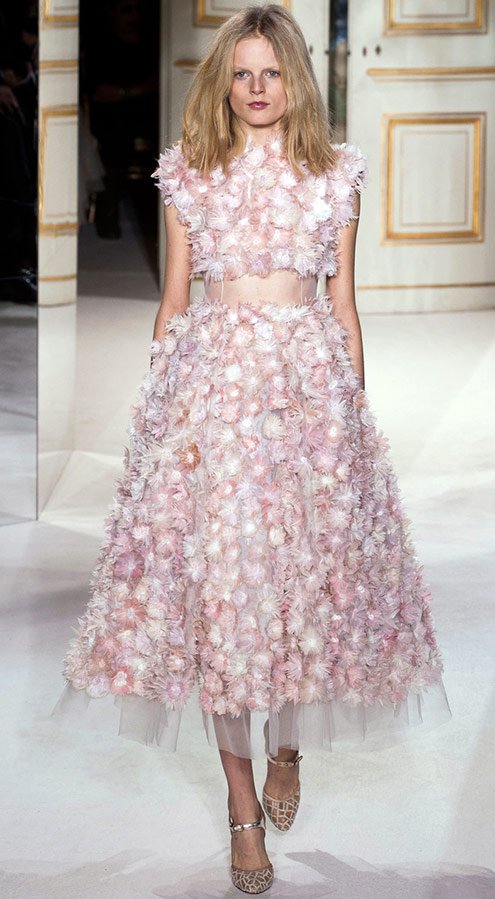 ดอกไม้ ฤดูใบไม้ผลิ-ฤดูร้อน 2024 Giambattista Valli photo