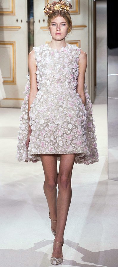 ดอกไม้ ฤดูใบไม้ผลิ-ฤดูร้อน 2024 Giambattista Valli photo