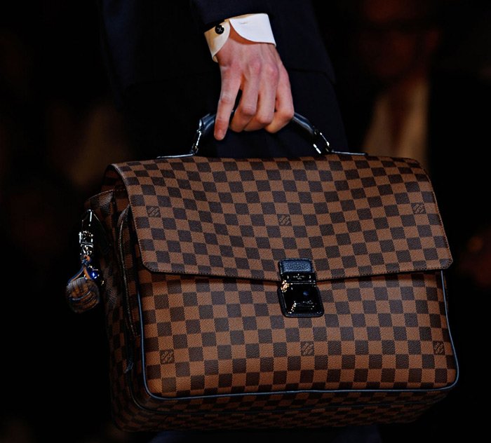 กระเป๋าผู้ชาย Louis Vuitton 2024