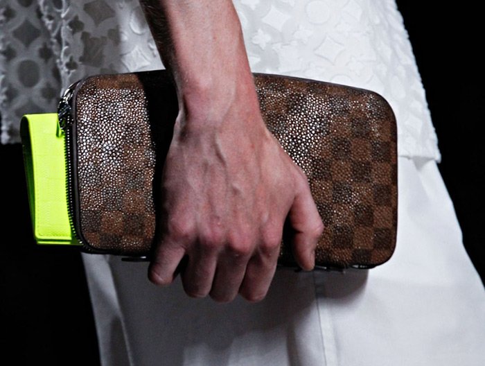 กระเป๋าผู้ชาย Louis Vuitton 2024