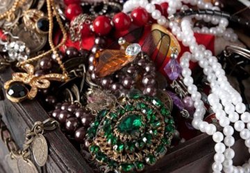 How to store jewelry