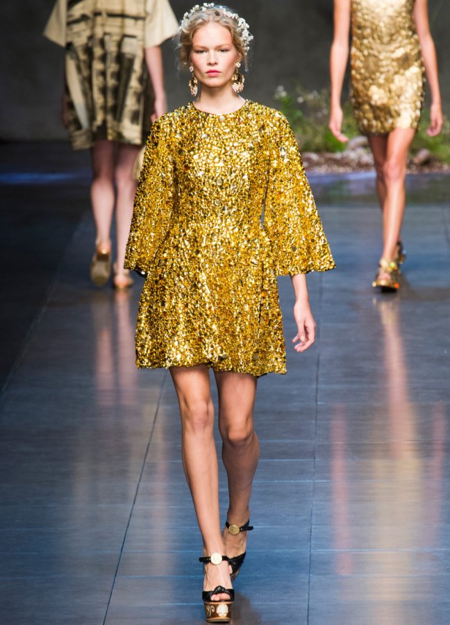 Dolce & Gabbana Gold Dress, ภาพถ่าย