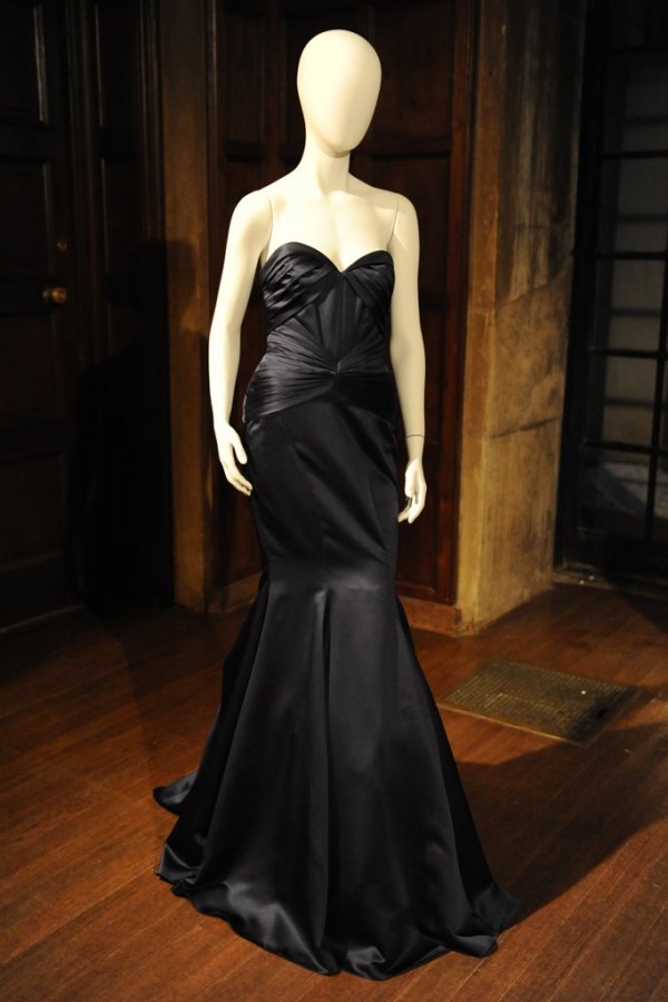 Zac Posen ชุดเดรสสีดำ ภาพถ่าย