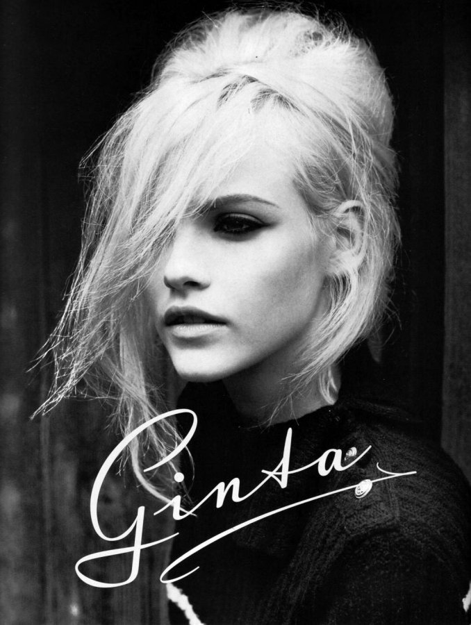 Ginta Lapina - รูปถ่ายพร้อมลายเซ็น