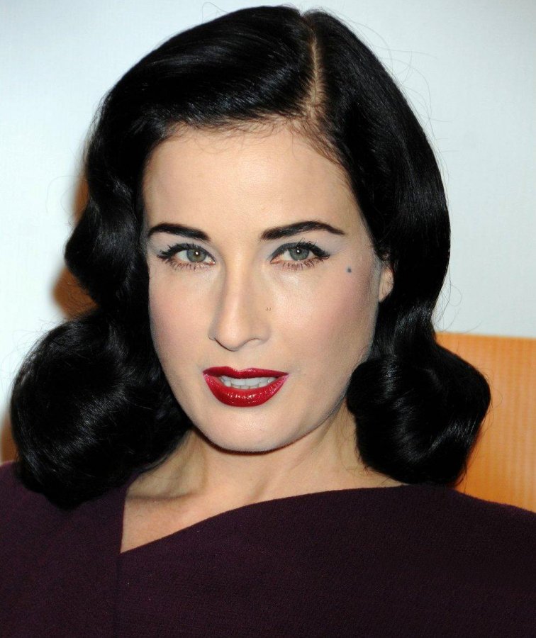 Dita von Teese - ภาพถ่ายแนวตั้ง