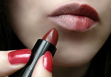 How to choose the right type of lipstick