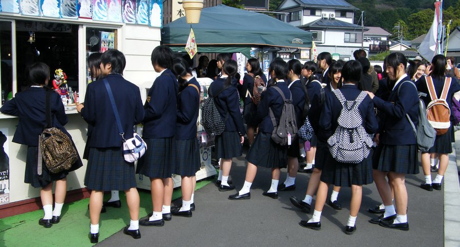 japanese schoolgirls photo in uniform