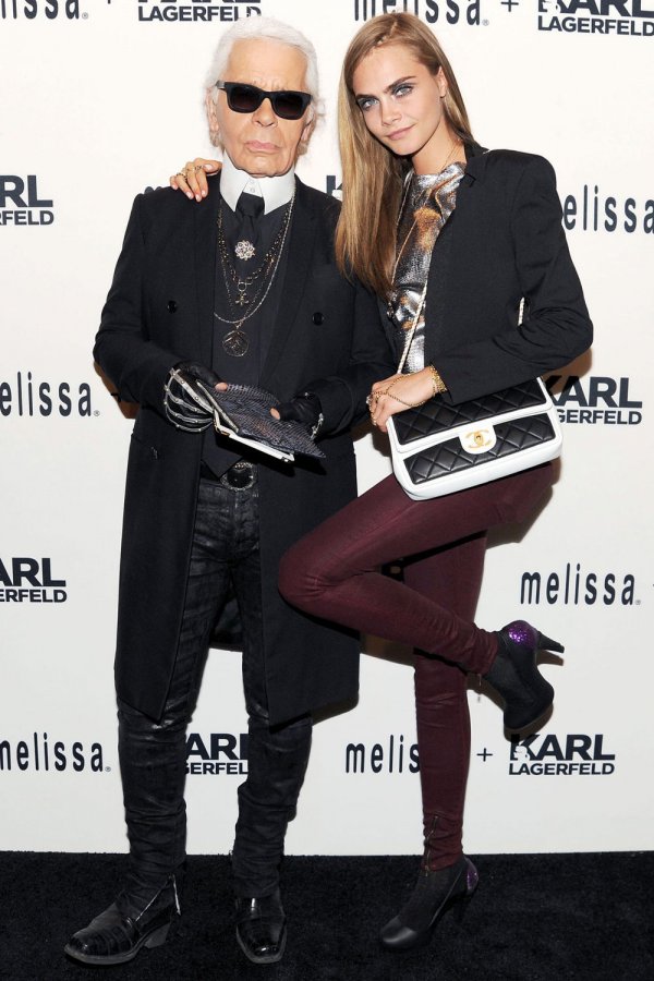 Cara Delevingne และ Karl Lagerfeld