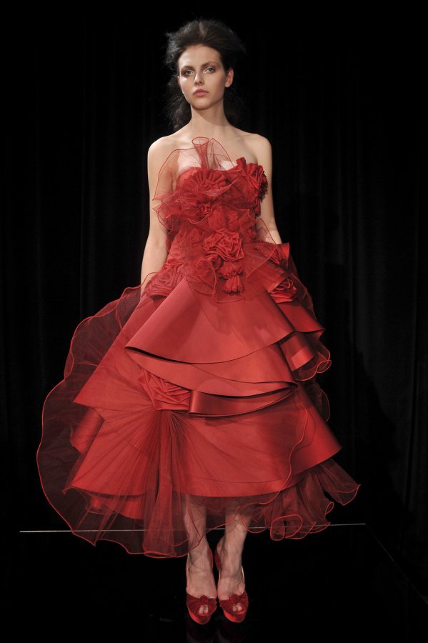 ชุดเดรส Marchesa สีแดง