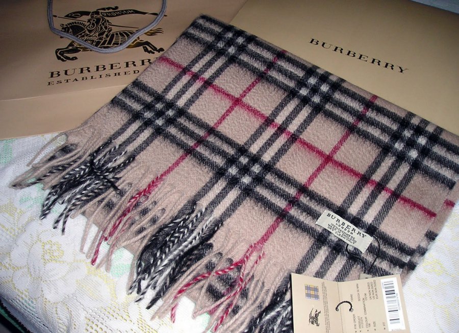 ผ้าพันคอ Burberry