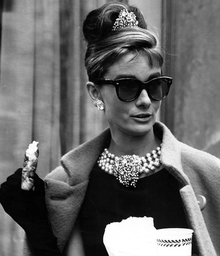 Audrey Hepburn ในแว่น Wayfarer - นักเดินทาง