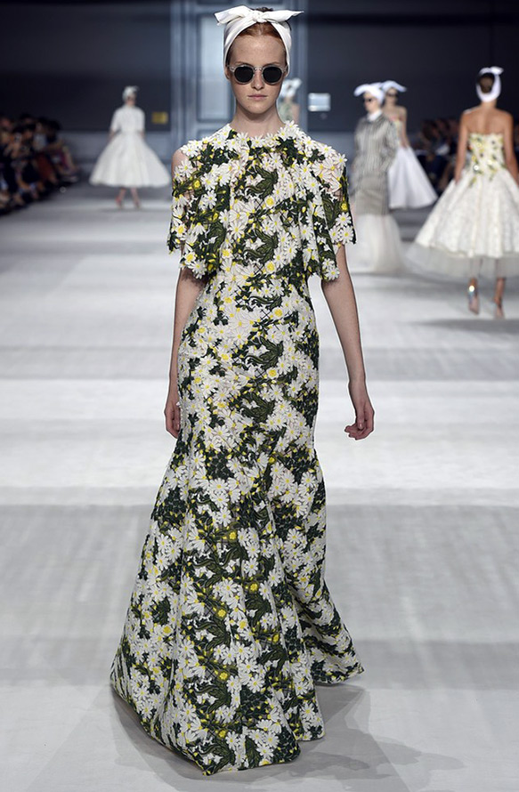 Giambattista Valli ฤดูใบไม้ร่วงฤดูหนาว 2024-2025 ภาพถ่าย