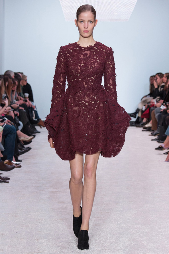 Giambattista Valli ฤดูใบไม้ร่วงฤดูหนาว 2024-2025 ภาพถ่าย