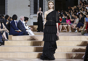 คอลเลคชั่นสุดหรูจาก Valentino 2024-2025