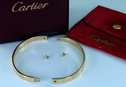 Cartier กำไลทองสุดชิคสำหรับคู่รัก