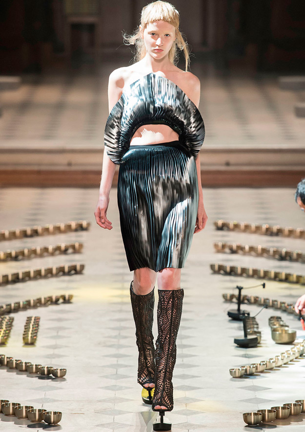 คอลเลกชัน Iris Van Herpen 2024-2025