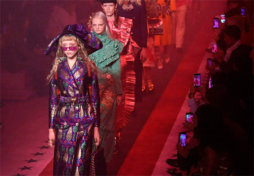 เสื้อผ้าและเครื่องประดับแฟชั่นสตรี Gucci spring-summer 2024