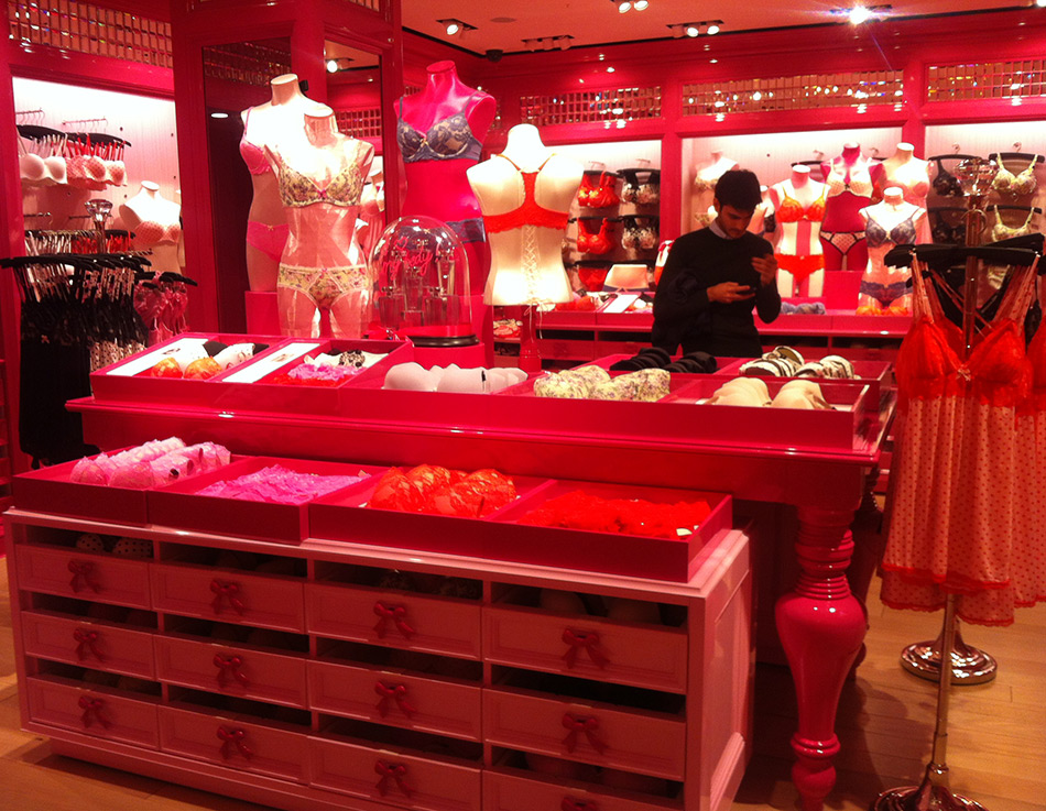 ชุดชั้นใน Victorias Secret และนางฟ้าในประวัติศาสตร์