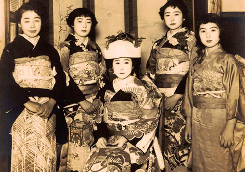 Wedding images of Japanese brides of the early 20th century