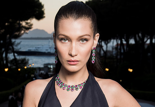 เคล็ดลับความสำเร็จและมาตรฐานความงามของ Bella Hadid