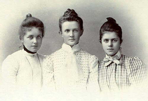 Edwardian girls and Gibson girls hairstyles