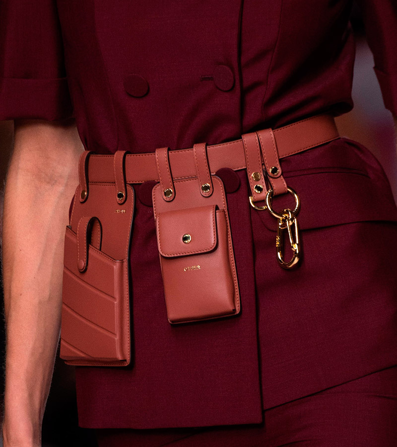 กระเป๋าคาดเข็มขัดจาก Fendi