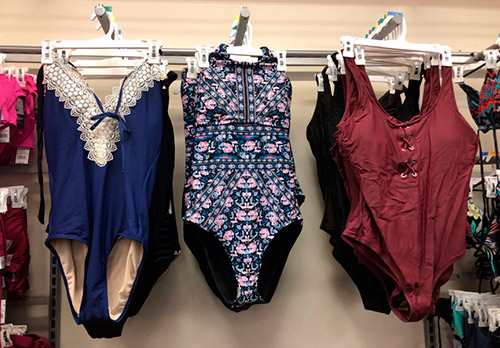 How to choose a plus size swimsuit by body type