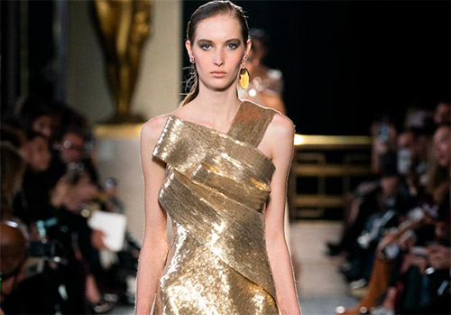 40 Dresses in gold color for parties and fun