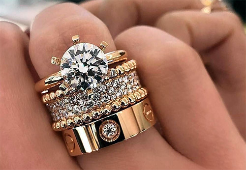 How to Pair Wedding Rings with Other Jewelry