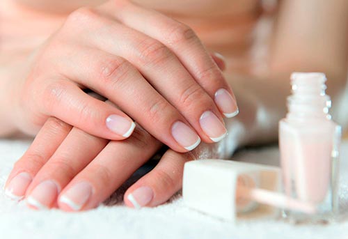 Beautiful manicure for women after 40: ideas and rules