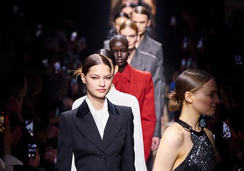 Michael Kors 2024-2025: สิ่งที่ดีที่สุดของฤดูกาล