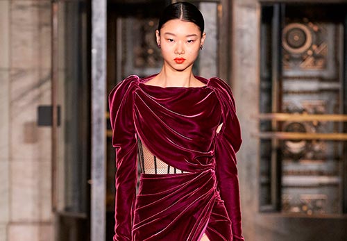 Velvet dress for chic looks: fashion news