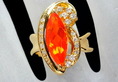 Fire Opal: piatra perfectă pentru bijuteriile elegante