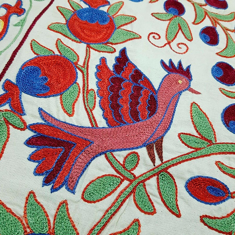 Artistic embroidery Suzane: the art of Uzbekistan